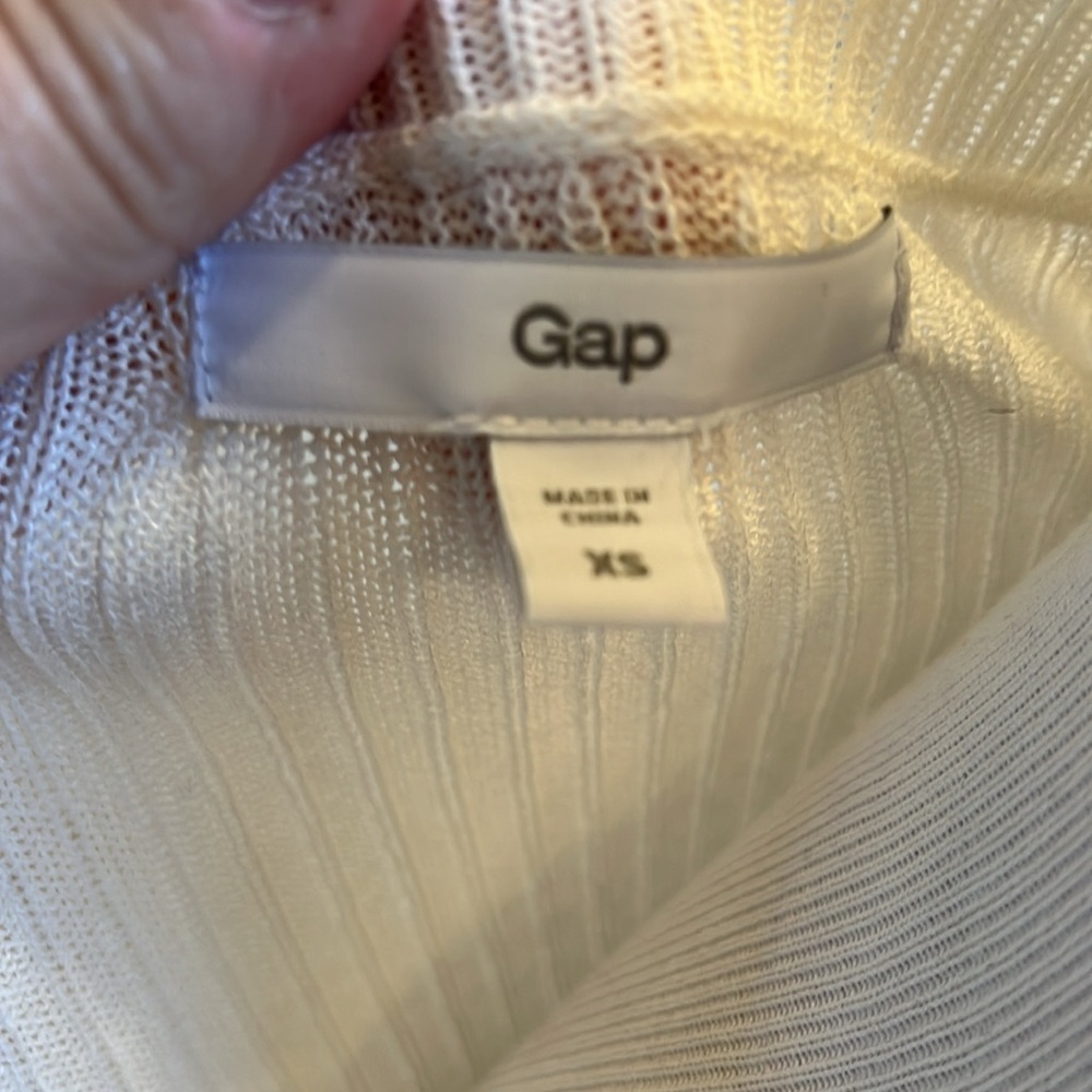 NWOT Gap sweater - Picture 9 of 9